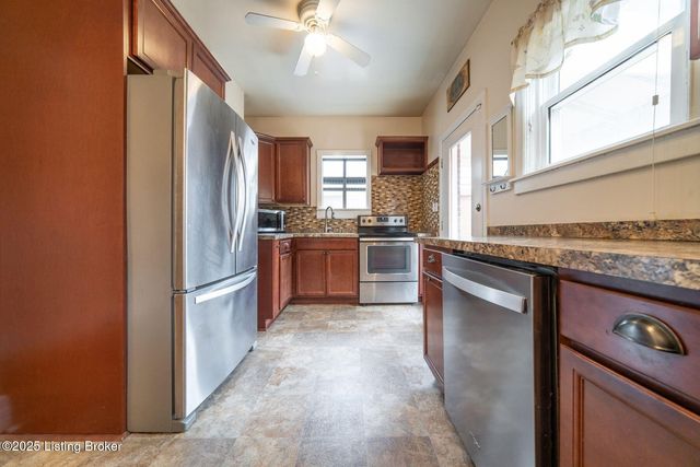 952 Eastern Pkwy, Louisville, KY 40217