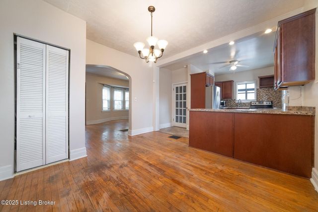 952 Eastern Pkwy, Louisville, KY 40217