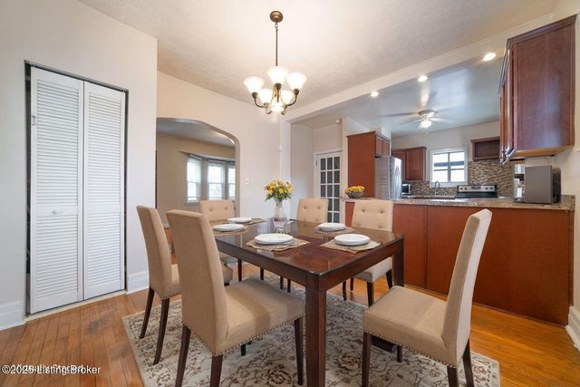 952 Eastern Pkwy, Louisville, KY 40217