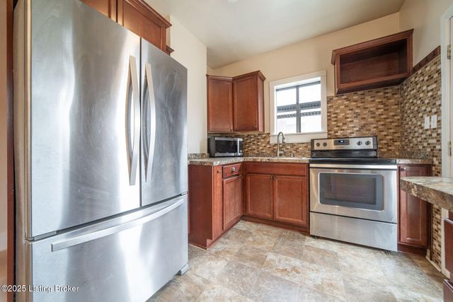 952 Eastern Pkwy, Louisville, KY 40217