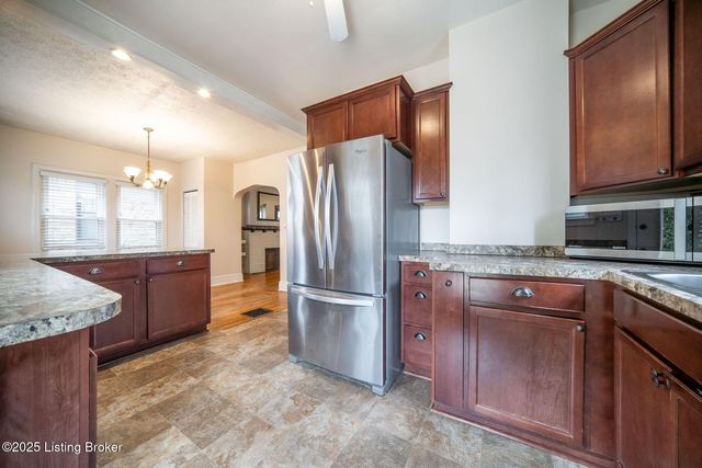 952 Eastern Pkwy, Louisville, KY 40217