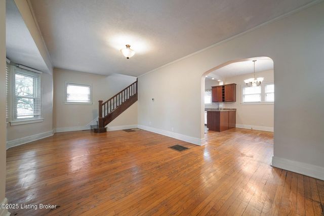 952 Eastern Pkwy, Louisville, KY 40217