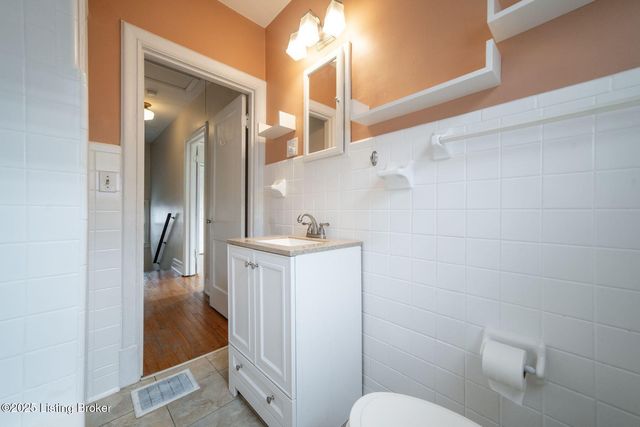 952 Eastern Pkwy, Louisville, KY 40217