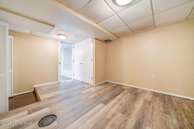 952 Eastern Pkwy, Louisville, KY 40217