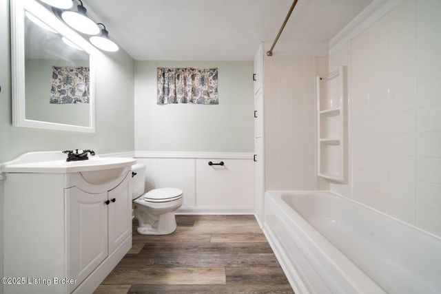 952 Eastern Pkwy, Louisville, KY 40217