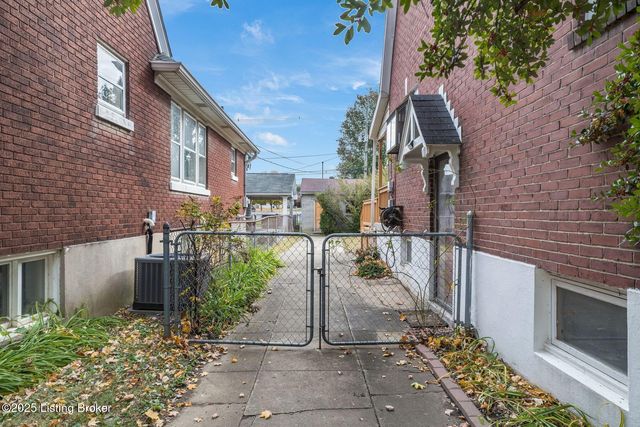 952 Eastern Pkwy, Louisville, KY 40217