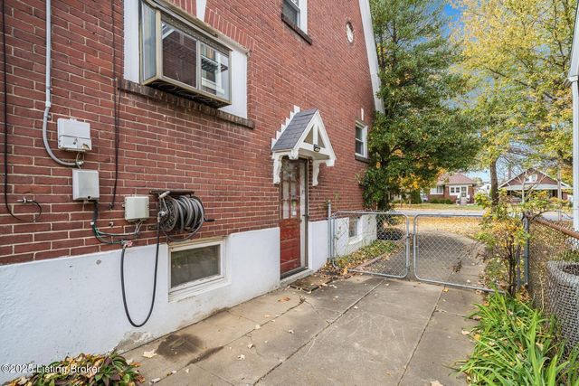 952 Eastern Pkwy, Louisville, KY 40217