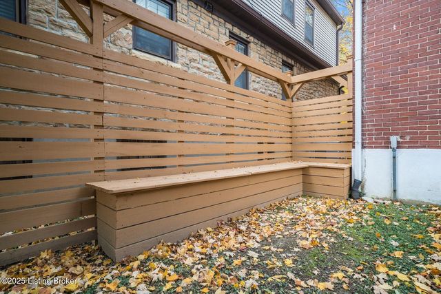 952 Eastern Pkwy, Louisville, KY 40217