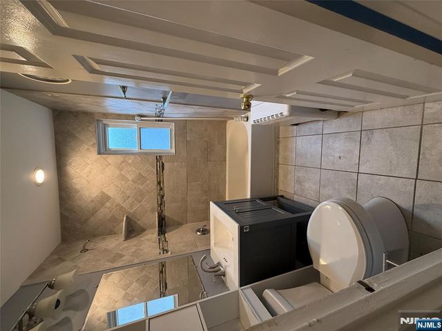 292 Esplanade 35, Hackensack, NJ 07601