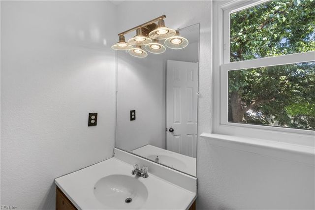 1940 Martin AVE, Chesapeake, VA 23324