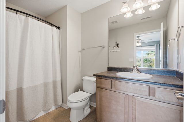 4217 E 48th Street, Des Moines, IA 50317