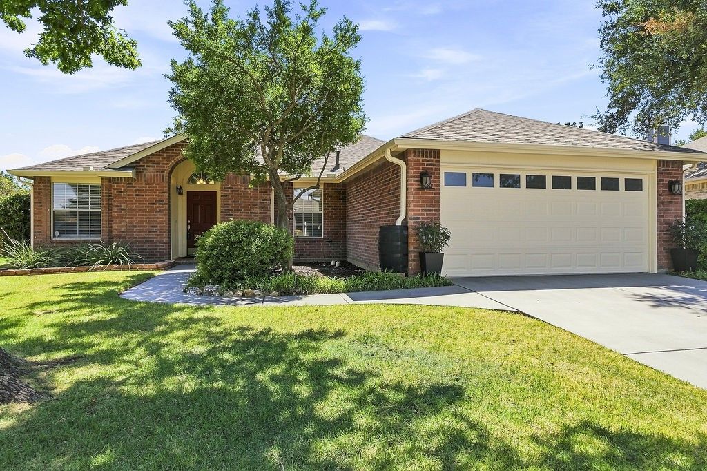 817 Redding Drive, Saginaw, TX 76131 — exterior