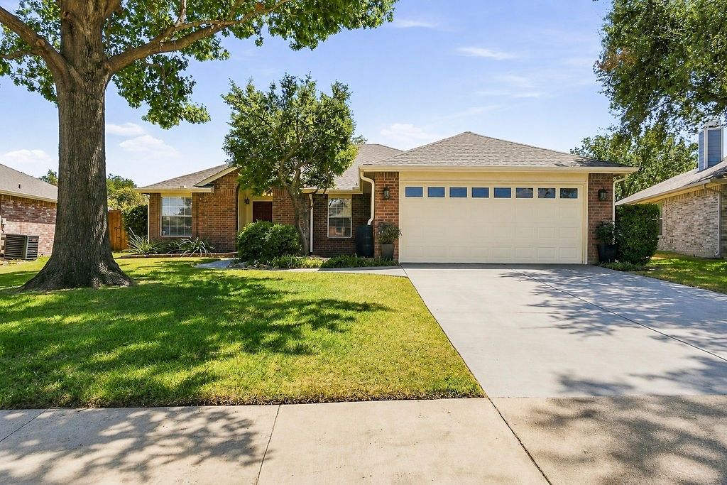817 Redding Drive, Saginaw, TX 76131 — photo 3