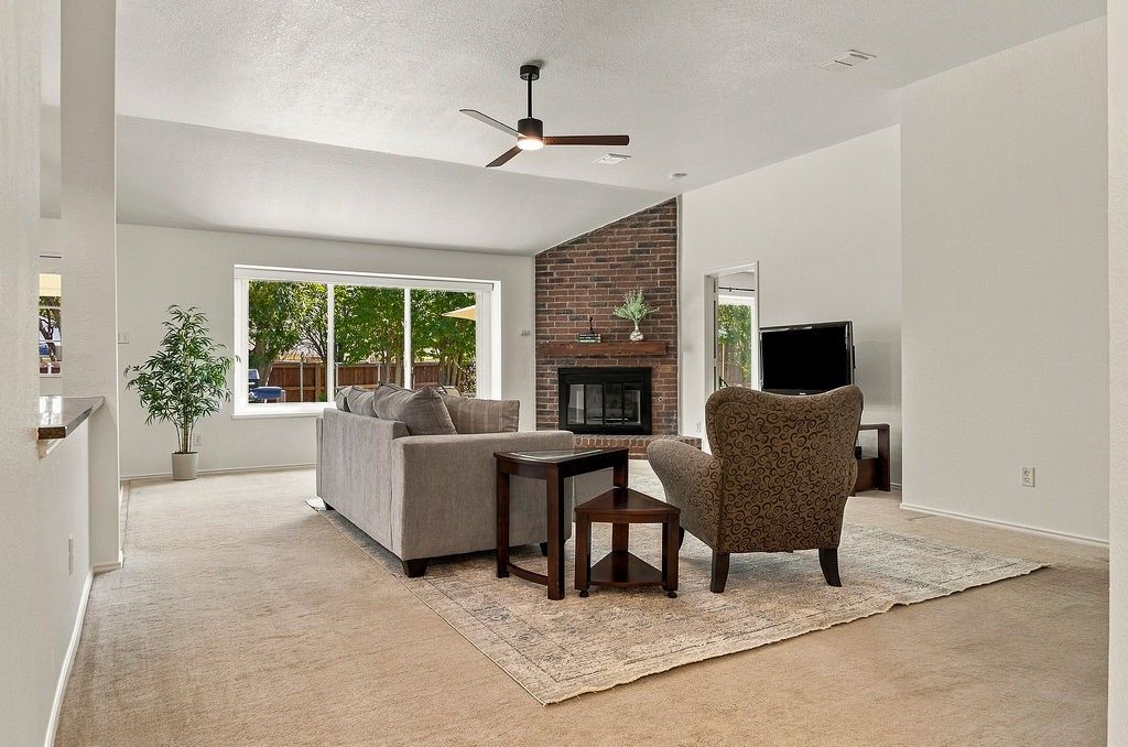 817 Redding Drive, Saginaw, TX 76131 — photo 5