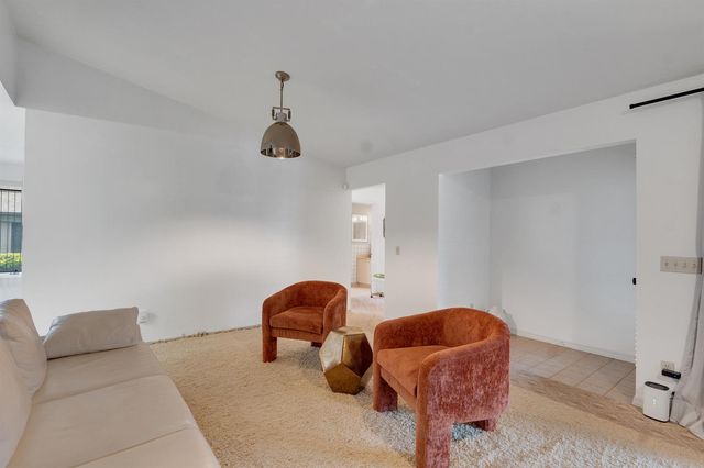 646 CENTRE SW 102, Vero Beach, FL 32962