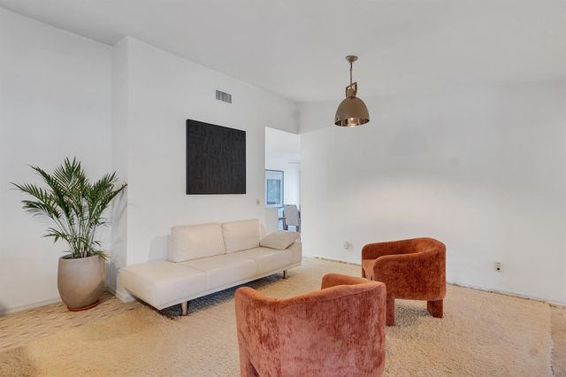 646 CENTRE SW 102, Vero Beach, FL 32962