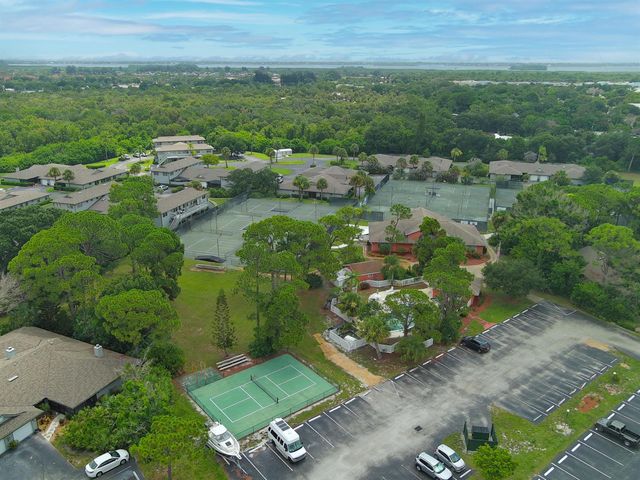 646 CENTRE SW 102, Vero Beach, FL 32962