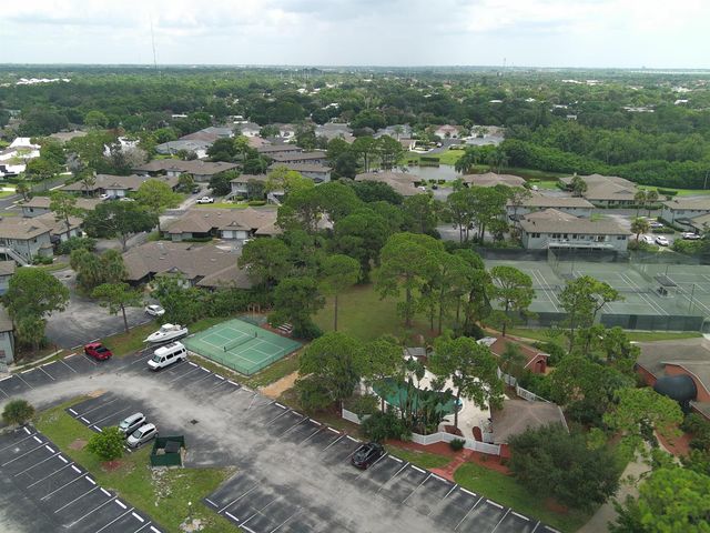 646 CENTRE SW 102, Vero Beach, FL 32962