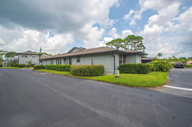 646 CENTRE SW 102, Vero Beach, FL 32962