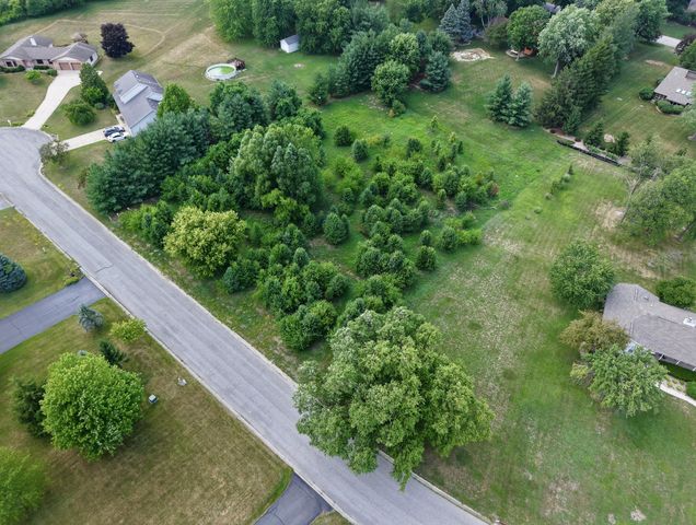 427 Rolling Meadow Drive, Valparaiso, IN 46385
