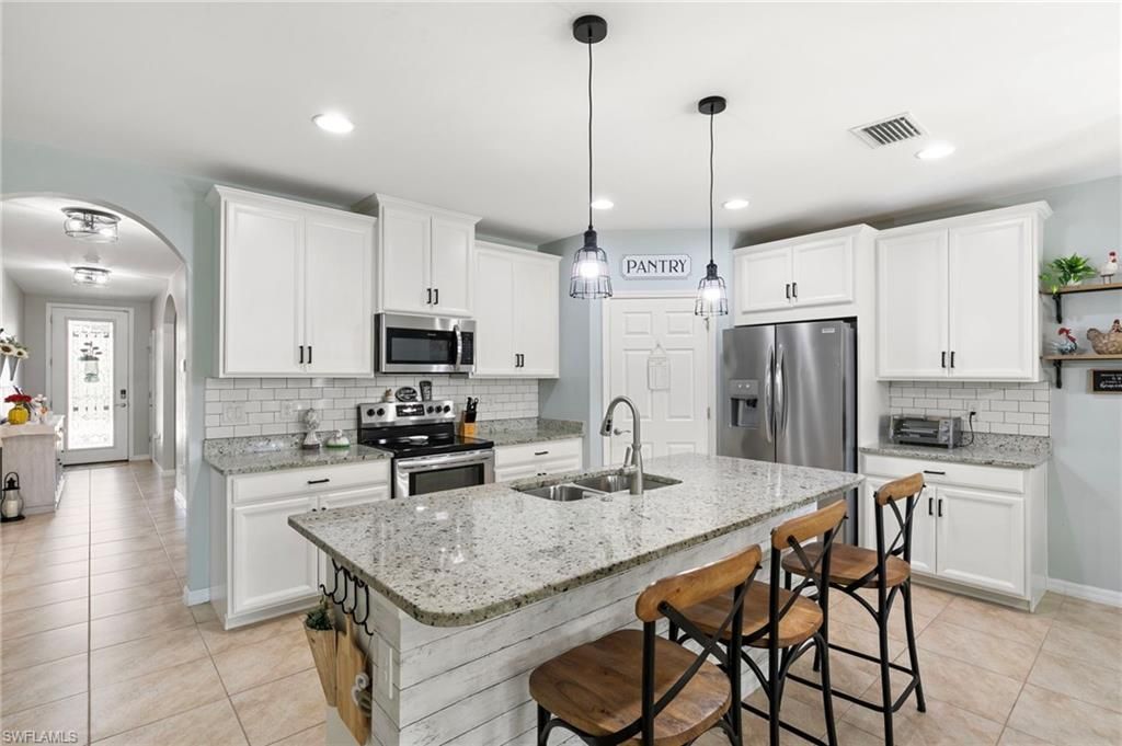 3215 Birchin LN, FORT MYERS, FL 33916 — photo 4