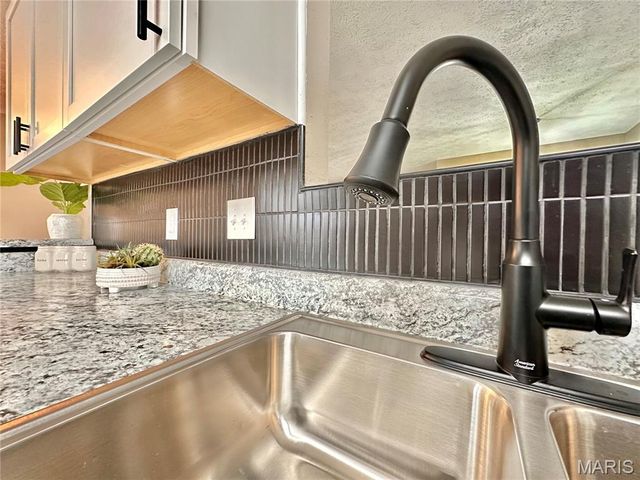 208 Yorktown Drive, Collinsville, IL 62234