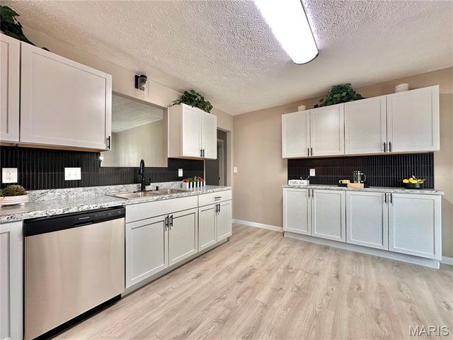 208 Yorktown Drive, Collinsville, IL 62234