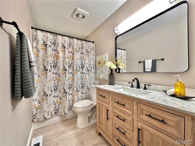 208 Yorktown Drive, Collinsville, IL 62234