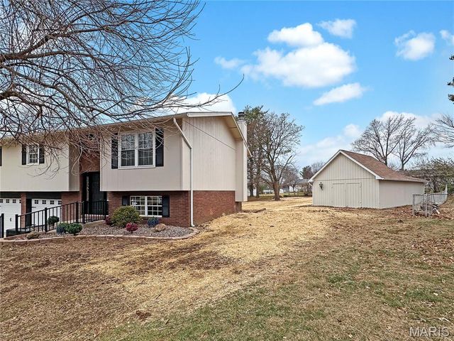 208 Yorktown Drive, Collinsville, IL 62234
