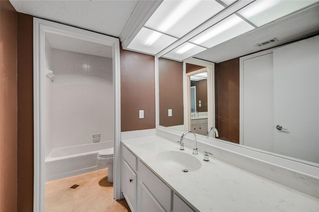 115 World Of Tennis SQ, Lakeway, TX 78738