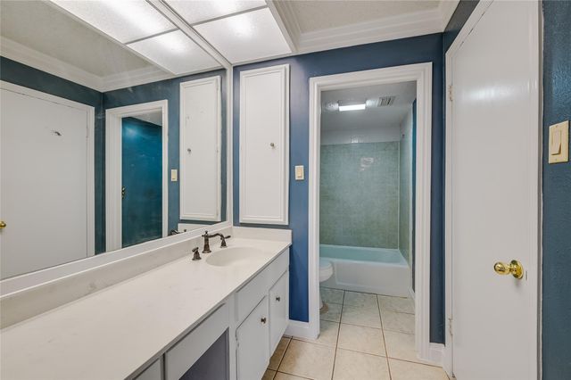 115 World Of Tennis SQ, Lakeway, TX 78738
