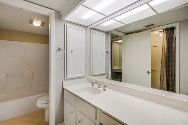 115 World Of Tennis SQ, Lakeway, TX 78738
