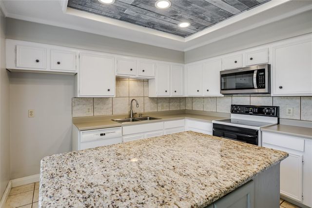 115 World Of Tennis SQ, Lakeway, TX 78738