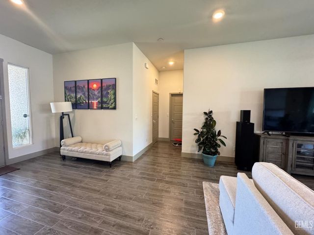 5902 Ocean Jasper Drive, Bakersfield, CA 93313