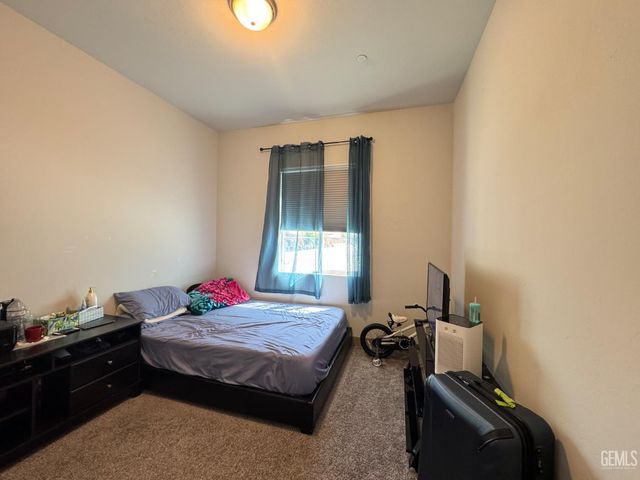 5902 Ocean Jasper Drive, Bakersfield, CA 93313