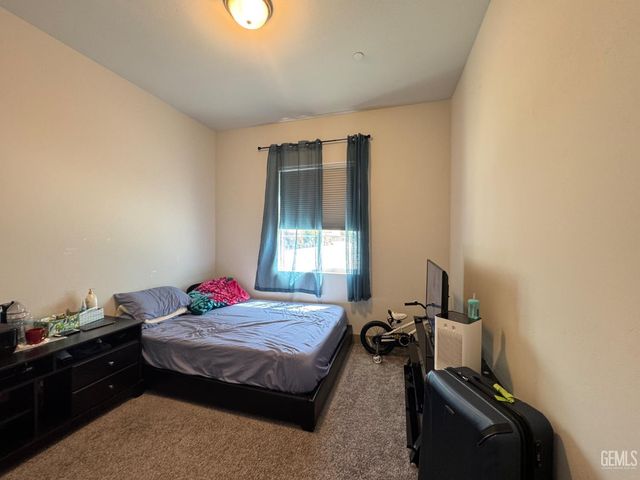 5902 Ocean Jasper Drive, Bakersfield, CA 93313