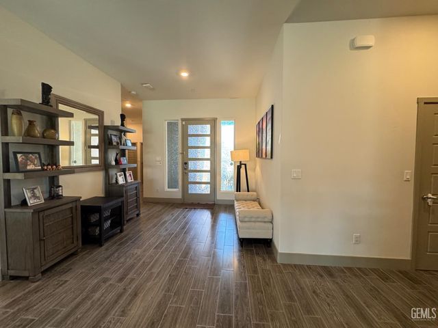 5902 Ocean Jasper Drive, Bakersfield, CA 93313