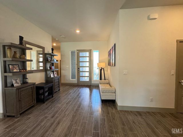 5902 Ocean Jasper Drive, Bakersfield, CA 93313