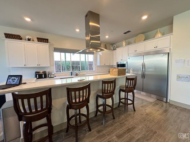 5902 Ocean Jasper Drive, Bakersfield, CA 93313