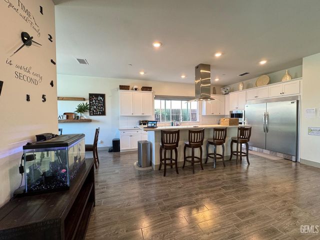 5902 Ocean Jasper Drive, Bakersfield, CA 93313