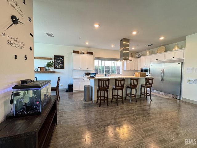 5902 Ocean Jasper Drive, Bakersfield, CA 93313