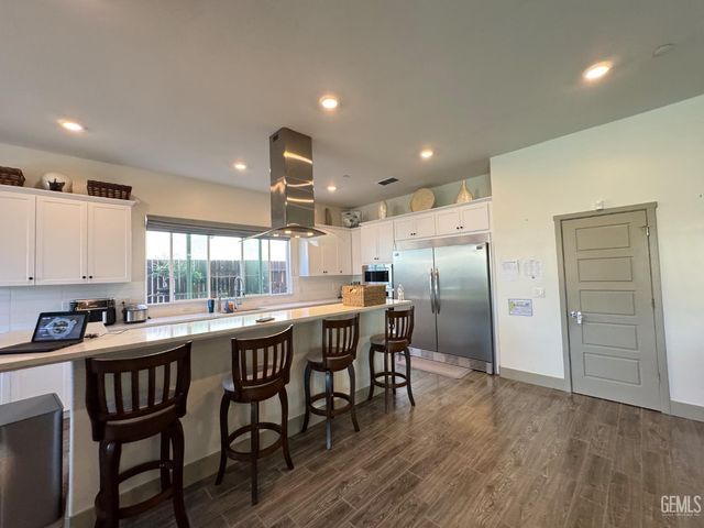 5902 Ocean Jasper Drive, Bakersfield, CA 93313