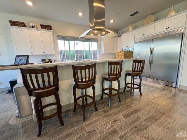 5902 Ocean Jasper Drive, Bakersfield, CA 93313