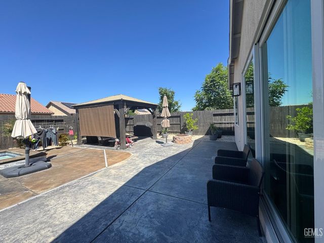 5902 Ocean Jasper Drive, Bakersfield, CA 93313