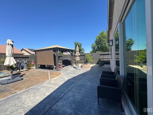 5902 Ocean Jasper Drive, Bakersfield, CA 93313