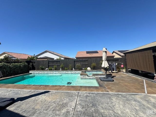 5902 Ocean Jasper Drive, Bakersfield, CA 93313