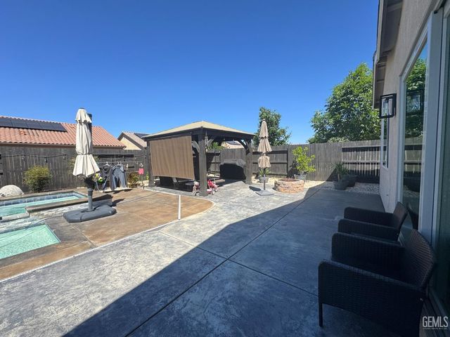 5902 Ocean Jasper Drive, Bakersfield, CA 93313