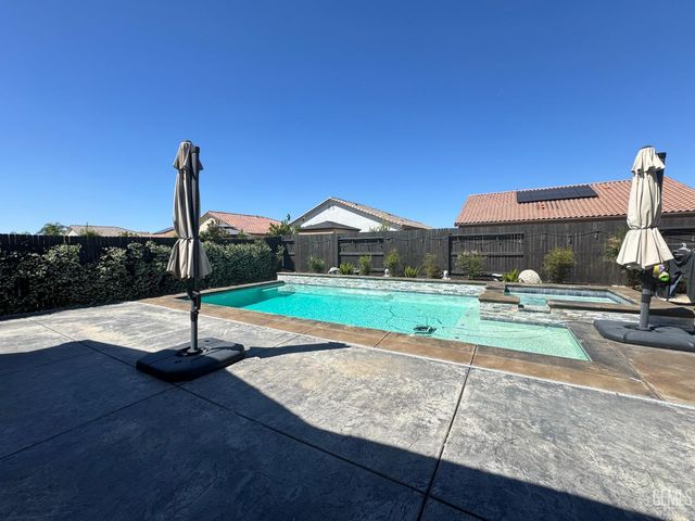 5902 Ocean Jasper Drive, Bakersfield, CA 93313