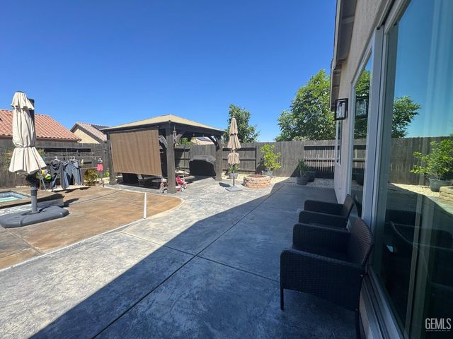 5902 Ocean Jasper Drive, Bakersfield, CA 93313