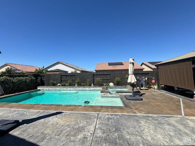 5902 Ocean Jasper Drive, Bakersfield, CA 93313